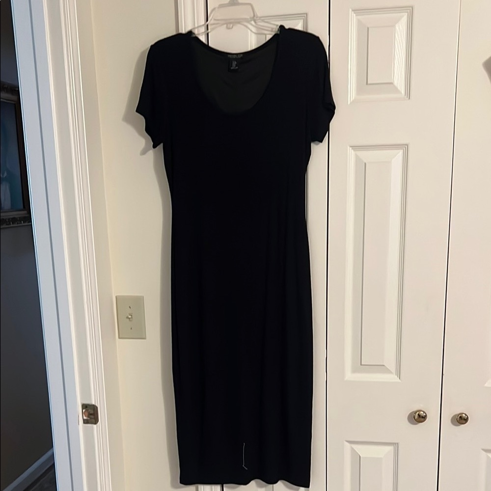 Black Midi Knit Sheath Dress with Scoop Neck and Short Sleeves